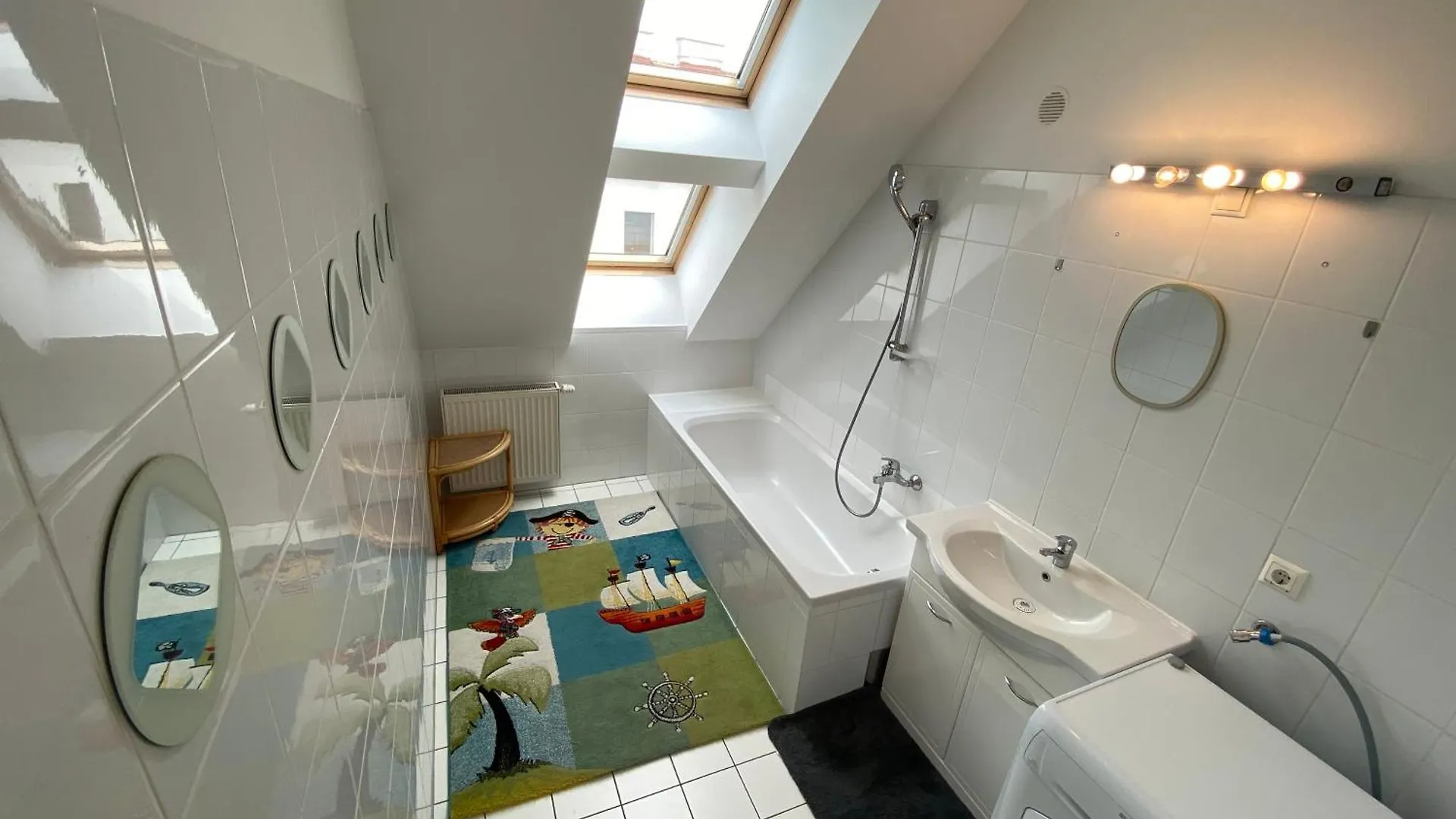 Apartment Ferienwohnung Luxury Penthouse Near Metro, Train Station And 15 Mins Center Wien