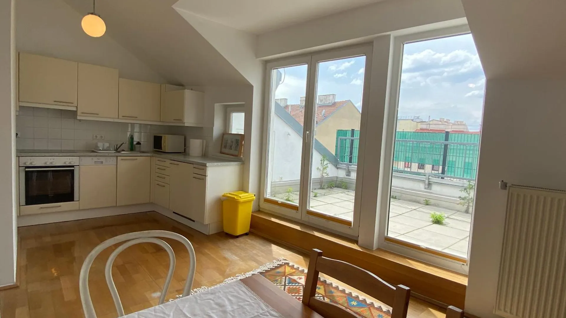 Ferienwohnung Luxury Penthouse Near Metro, Train Station And 15 Mins Center Wien