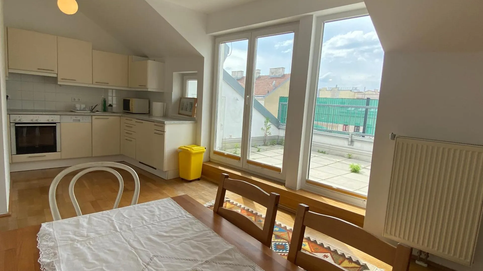 Apartment Ferienwohnung Luxury Penthouse Near Metro, Train Station And 15 Mins Center Wien